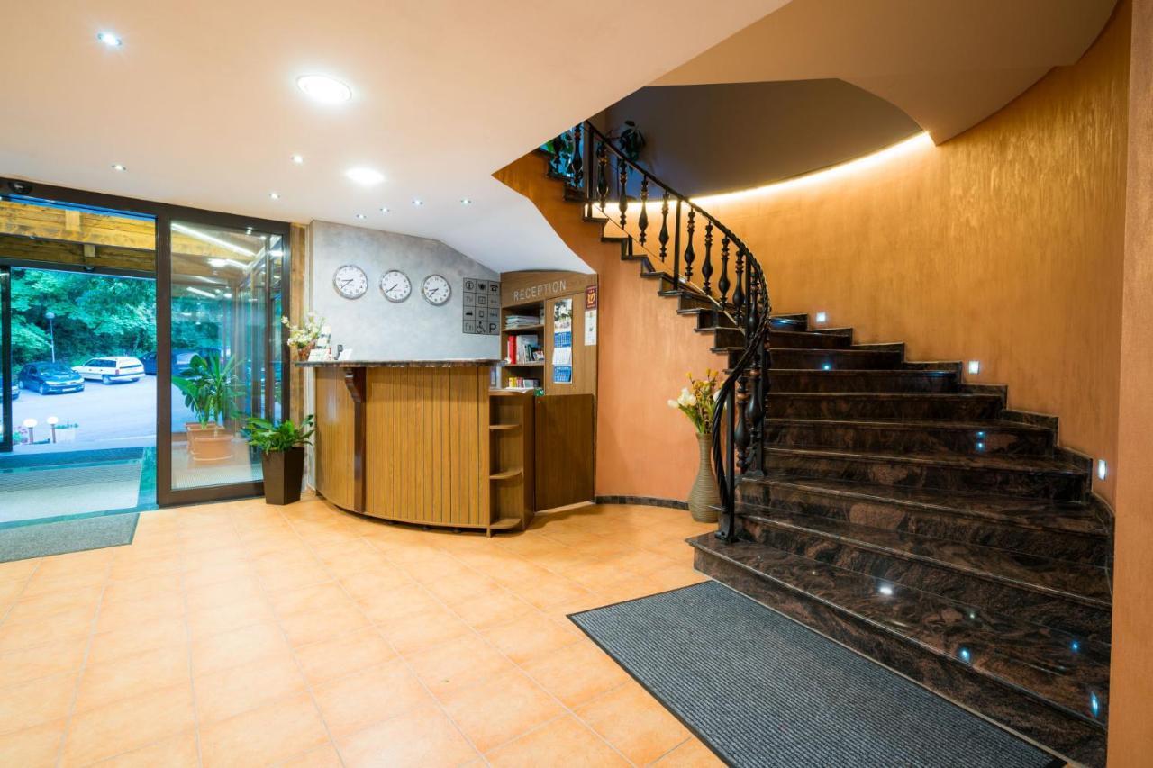 שומן Family Park Hotel Kyoshkove מראה חיצוני תמונה