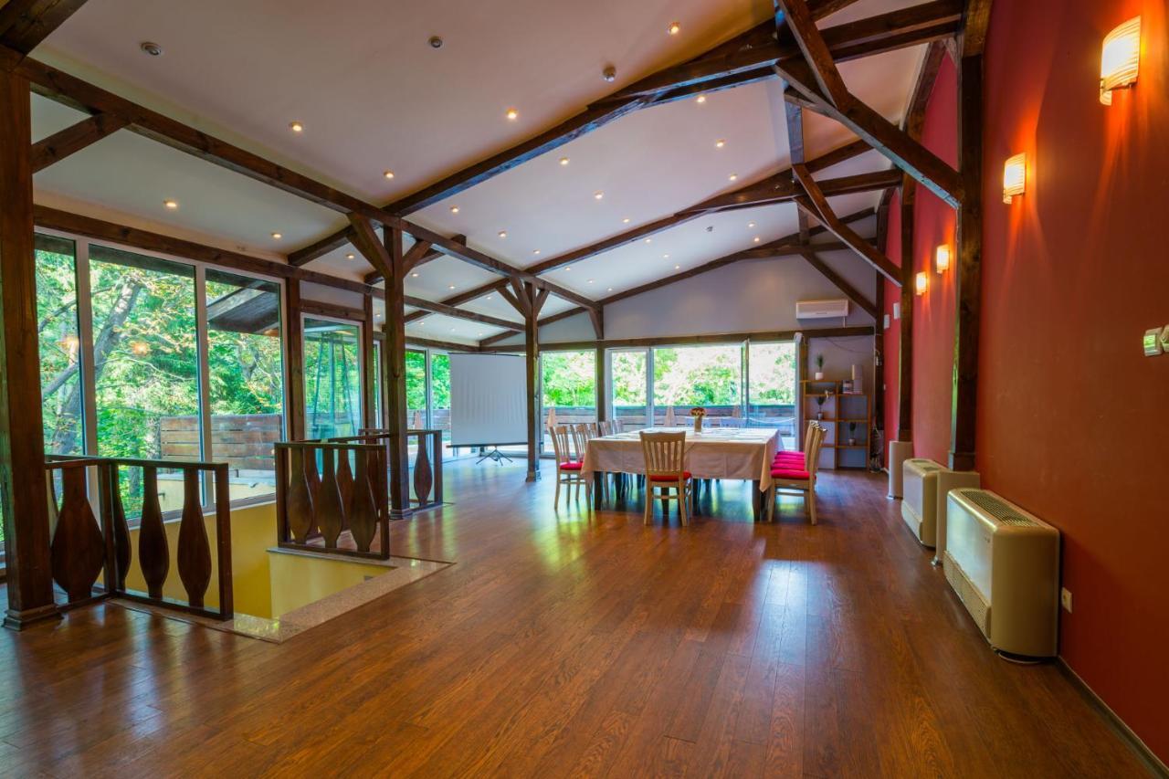 שומן Family Park Hotel Kyoshkove מראה חיצוני תמונה